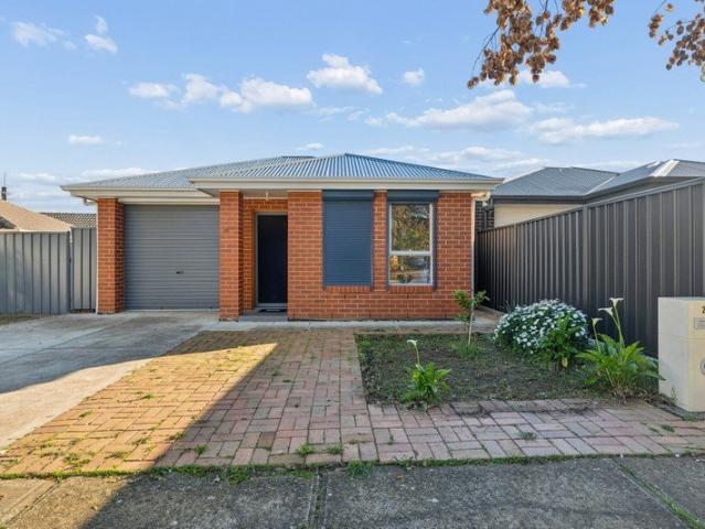 Modern Family Living in a Prime Northfield Position