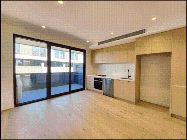 Modern Family Living in a Prime Oakleigh South Location
