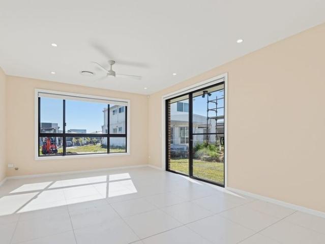 Modern Family Living in a Prime Austral Location!