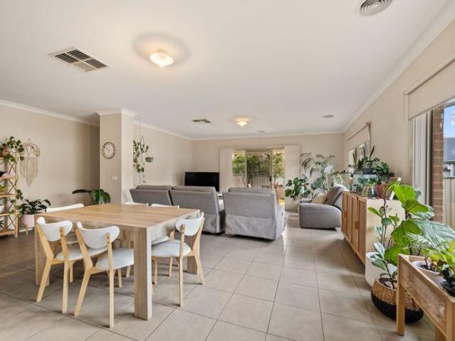 Modern Family Living in a Prime Bright Location