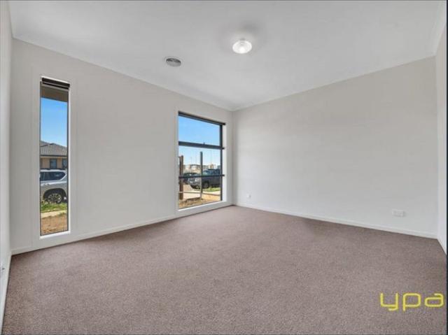 Modern Family Living in a Prime Clyde North Location