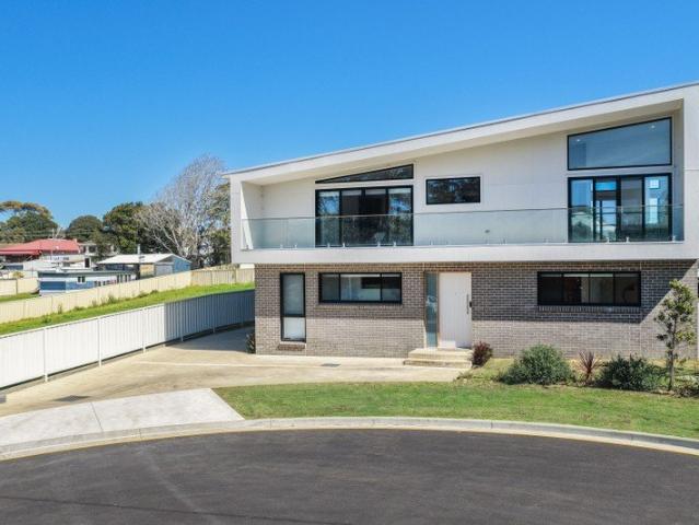 Modern Family Living in a Prime Coastal Pocket