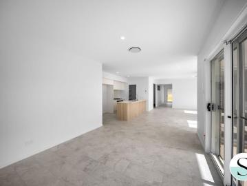 Modern Family Living in a Prime Crangan Bay Location