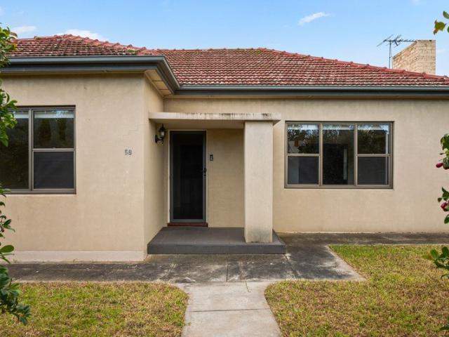 Modern Family Living in a Prime Daw Park Location