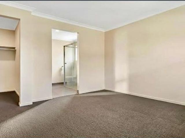 Modern Family Living in a Prime Doreen Location
