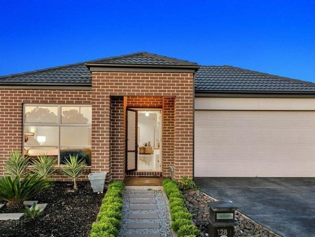 Modern Family Living in a Prime Doreen Location