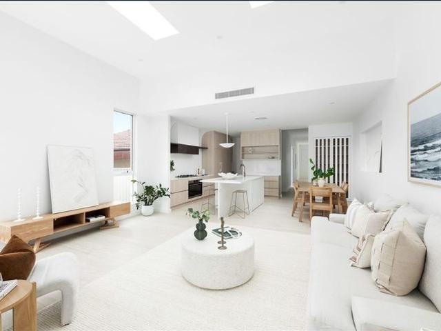 Modern Family Living in a Prime Gymea Location