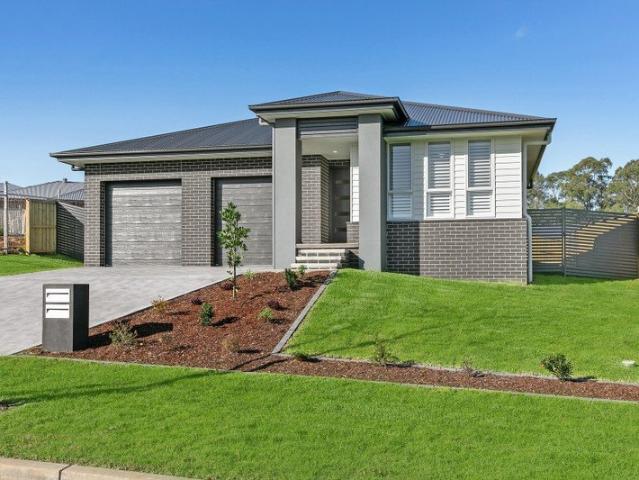 Modern Family Living in a Prime Greta Location