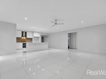 Modern Family Living in a Prime Location