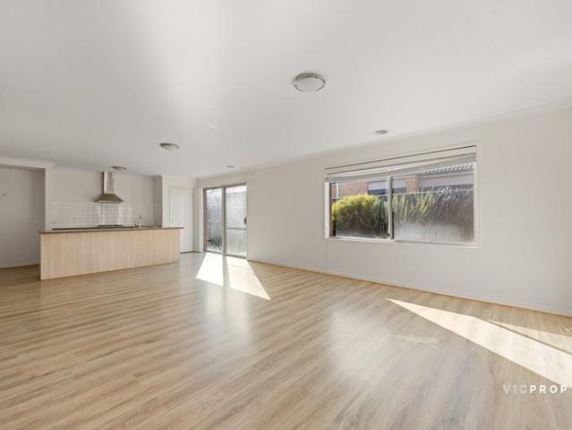 Modern Family Living in a Prime Location