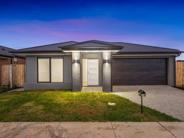 Modern Family Living in a Prime Location