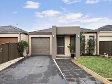 Modern Family Living in a Prime Location!