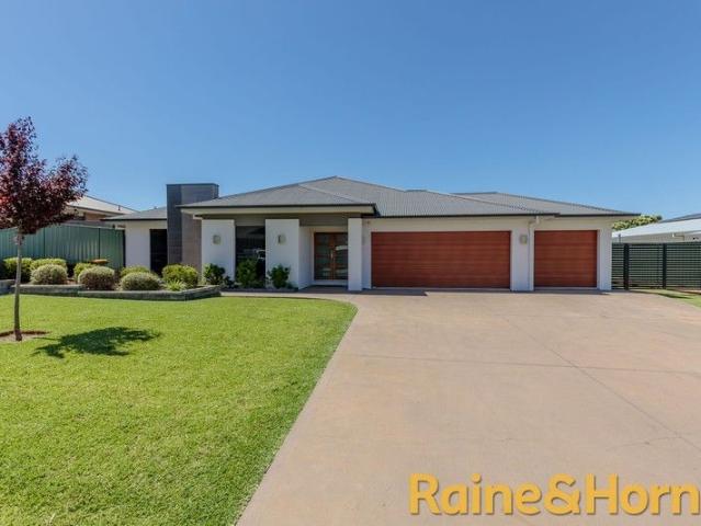 Modern Family Living in a Prime Location
