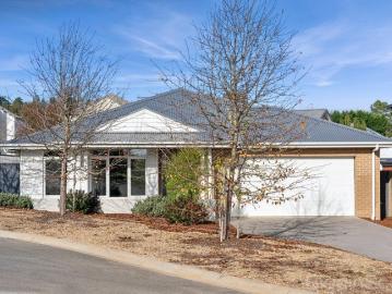 Modern Family Living in a Prime Location