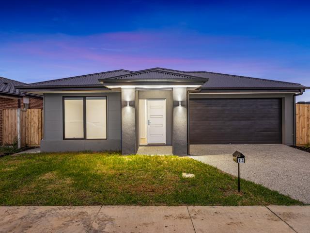 Modern Family Living in a Prime Location
