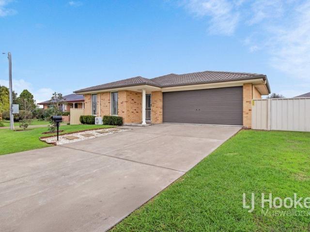 MODERN FAMILY LIVING IN A PRIME LOCATION