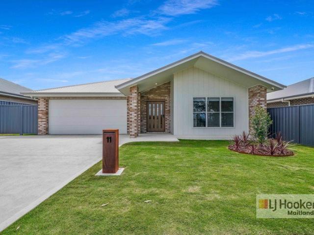Modern Family Living in a Prime Rutherford Location