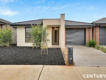Modern Family Living in a Prime Rockbank Location!