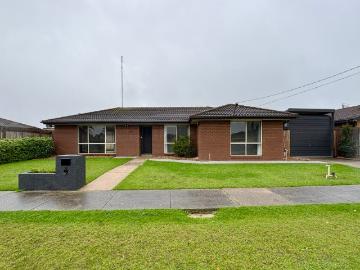 Modern Family Living in a Prime St Albans Park Location