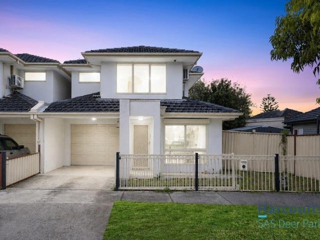 Modern Family Living in a Prime Sunshine North Location!