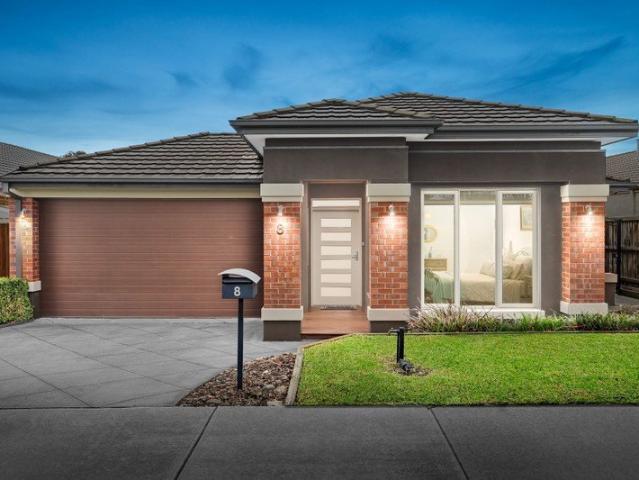 Modern Family Living in a Prime South Morang Setting