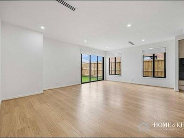 Modern Family Living in a Prime Truganina Location