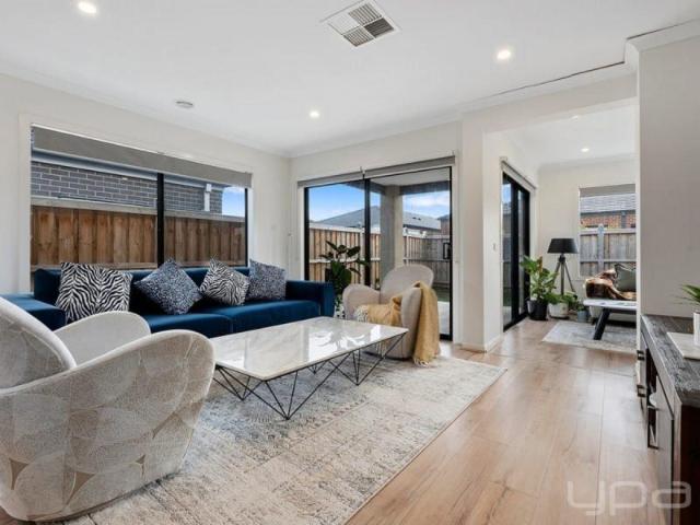 Modern Family Living in a Prime Weir Views Location