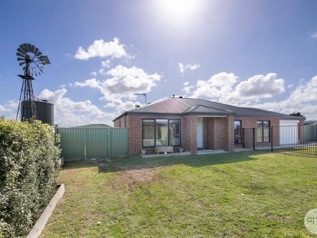 Modern Family Living in a Quiet Miners Rest Court
