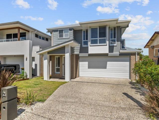 MODERN FAMILY LIVING IN A QUIET BIRKDALE POCKET