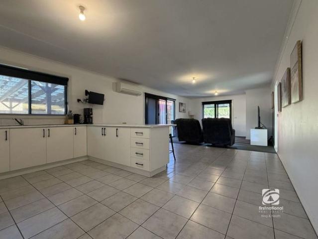 MODERN FAMILY LIVING IN A QUIET COURT LOCATION