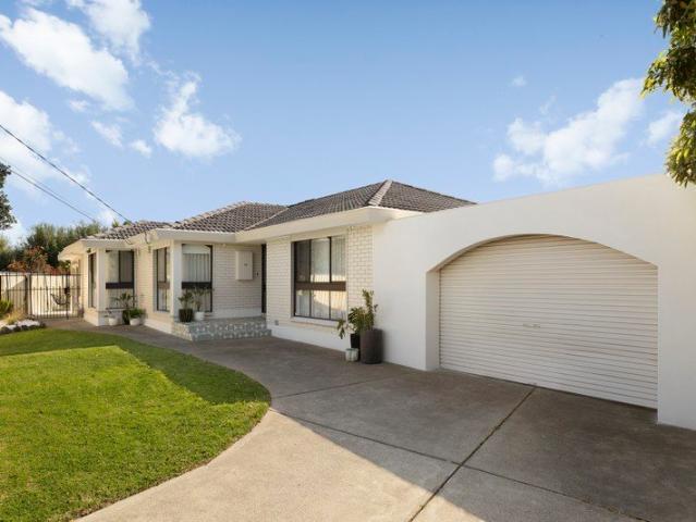 Modern Family Living in a Quiet Keilor Park Court