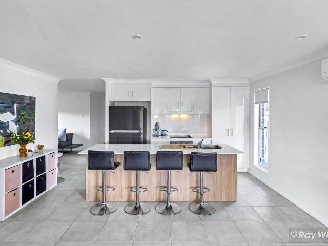 MODERN FAMILY LIVING IN A QUIET PARKHURST COURT