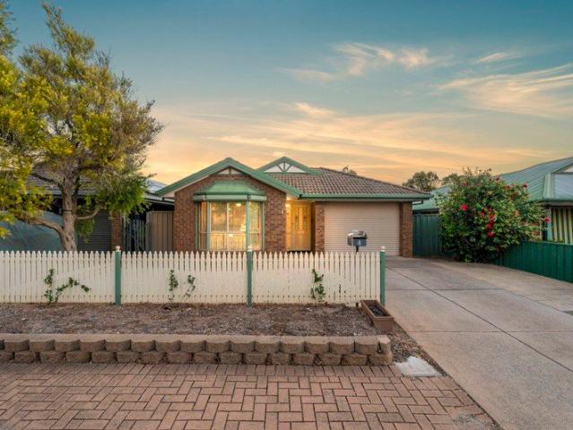 Modern Family Living in a Quiet Seaford Rise Court