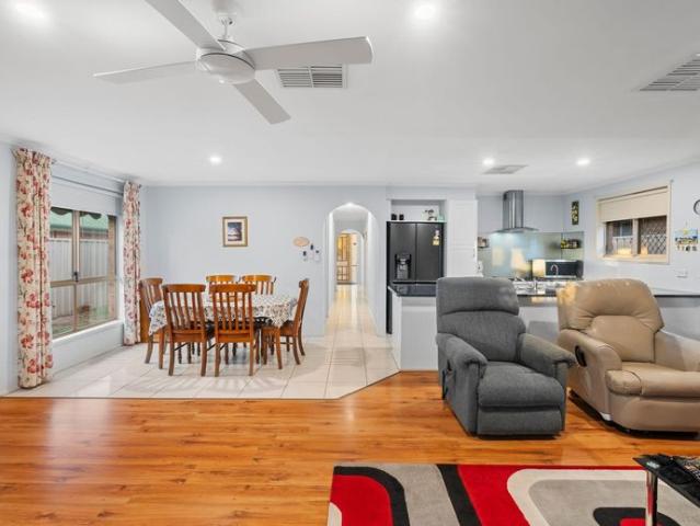 Modern Family Living in a Quiet Seaford Rise Court