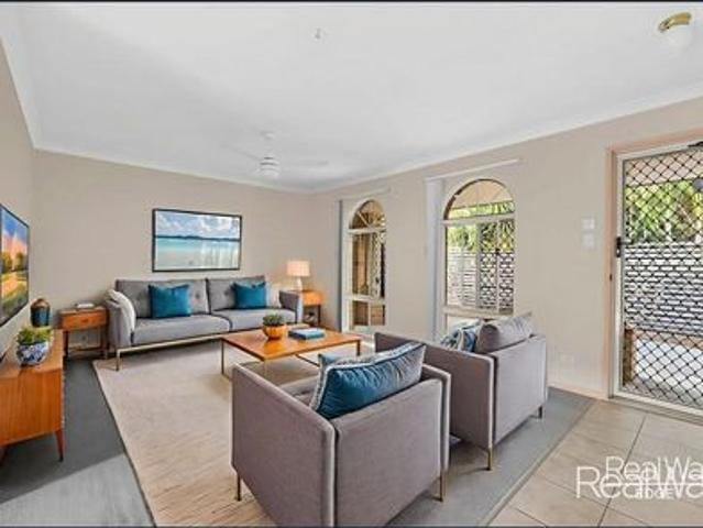 Modern Family Living in a Quiet Springfield Lakes Cul de Sac