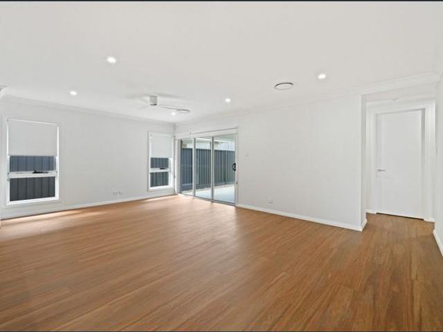 Modern Family Living in a Stylish Home – Perfect for Your Next Move!