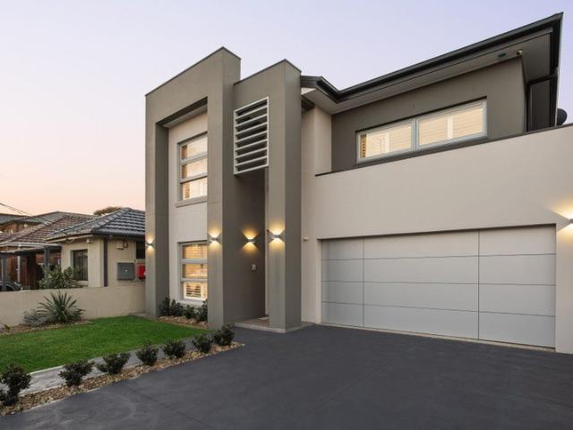 Modern Family Living in a Sought After Beachside Setting