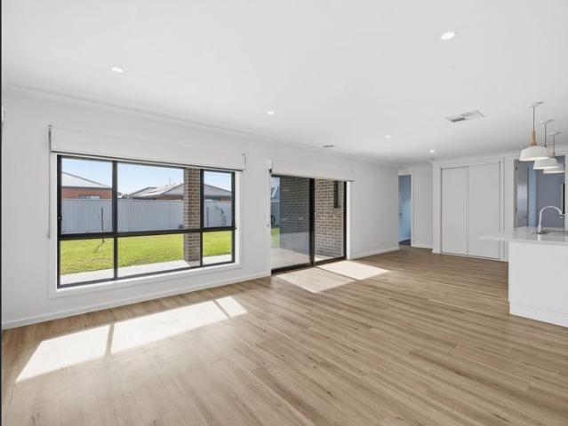 MODERN FAMILY LIVING IN A SOUGHT AFTER LOCATION