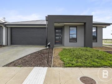 MODERN FAMILY LIVING IN A SOUGHT AFTER LOCATION