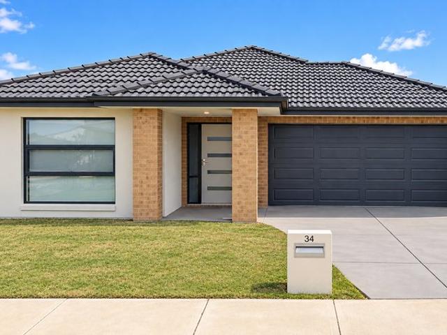 Modern Family Living in a Sought After Rockbank Location
