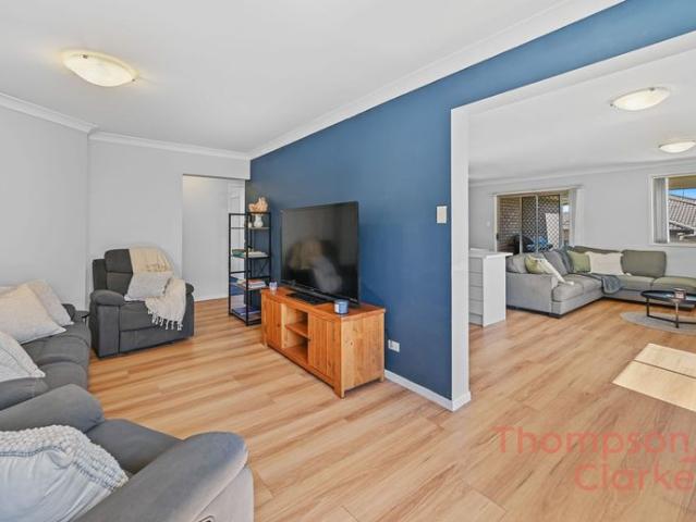 Modern Family Living in a Thriving Cliftleigh Location!