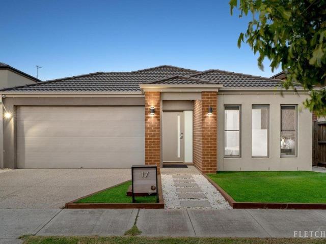 Stylish Family Home with Two Living Areas, Solar & Parkside Convenience