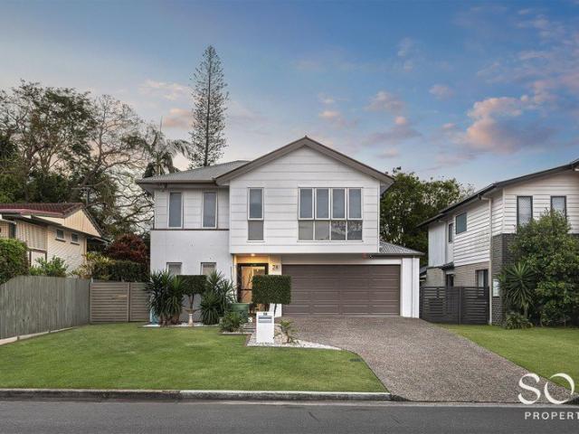 Modern Family Living in a Tightly Held Bald Hills Pocket!