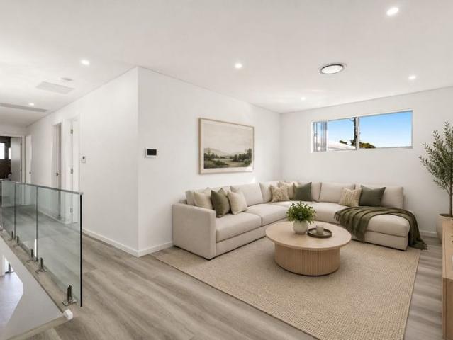 Modern Family Living in an Unbeatable Location