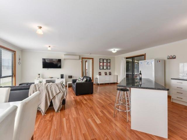 Modern Family Living in Beautiful Beachport!