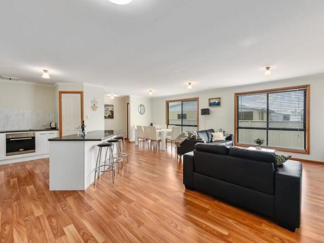 Modern Family Living in Beautiful Beachport!