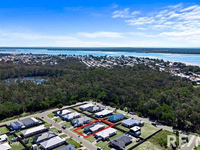 Modern Family Living in Burrum Heads