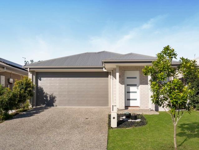 Modern Family Living in Collingwood Park
