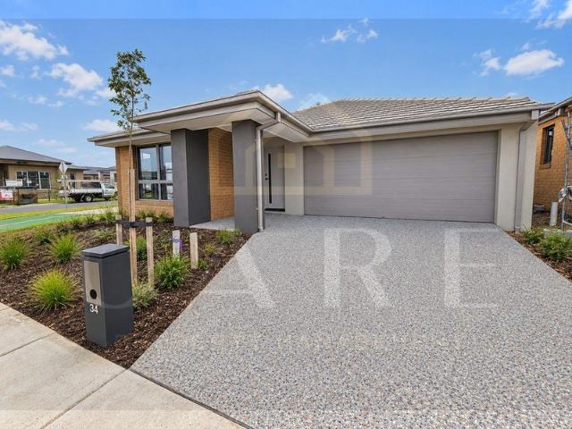 Modern Family Living in Clyde North