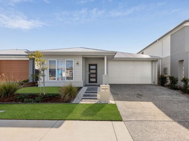 Modern Family Living in Deebing Heights